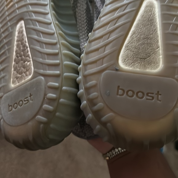 Athletic_Shoes